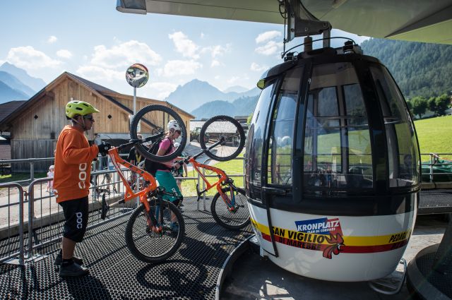 Immagine: In bici in Alta Badia